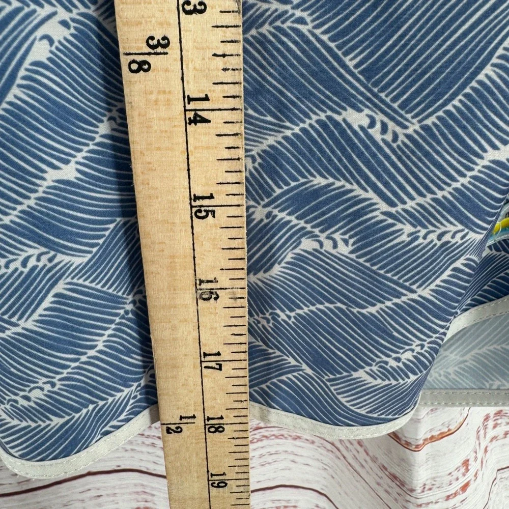 Vuori Banks Boardshorts Mens Large  Blue White Wave 4-Way Stretch Swim Trunks